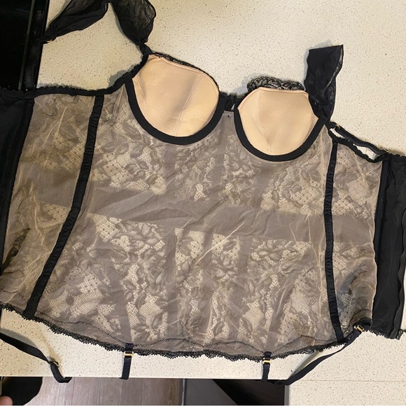 Victoria's Secret Black Lace Corset - Picture 9 of 10